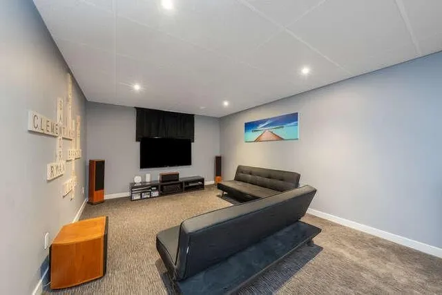 Additional image 32 of 1523 RUSHOLME Cres
