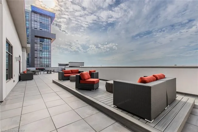 Additional image 47 of 450 Dundas St Unit 702