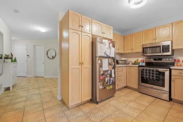 Additional image 7 of 76 Redfern Ave