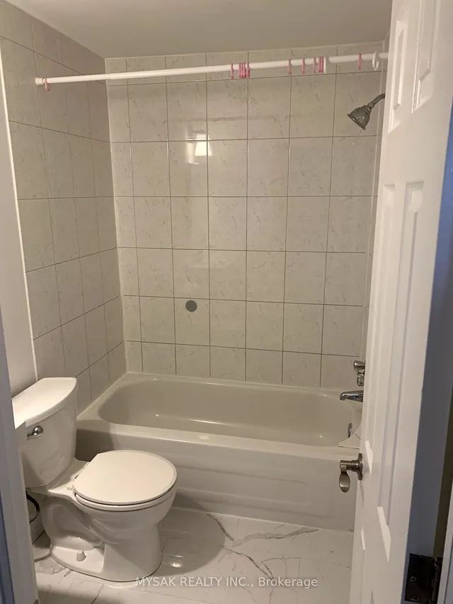 Additional image 9 of 985 Kingsway Dr