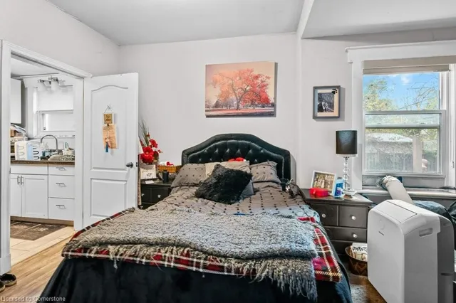 Additional image 12 of 95 Spadina Ave