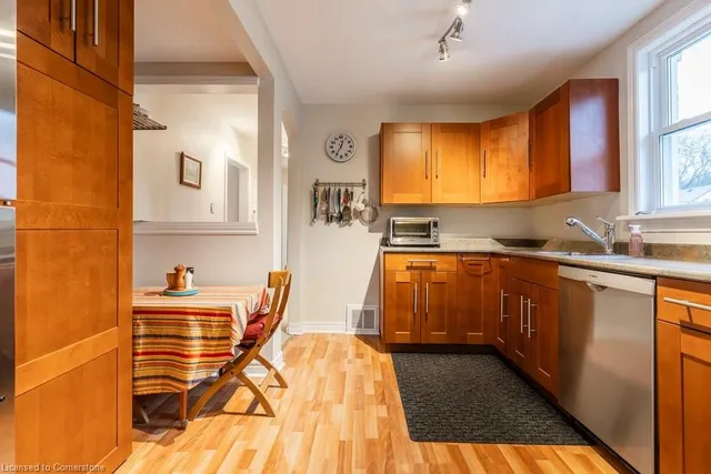 Additional image 11 of 41 Concord Ave