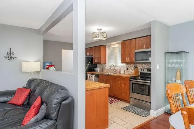 Additional image 8 of 1523 RUSHOLME Cres