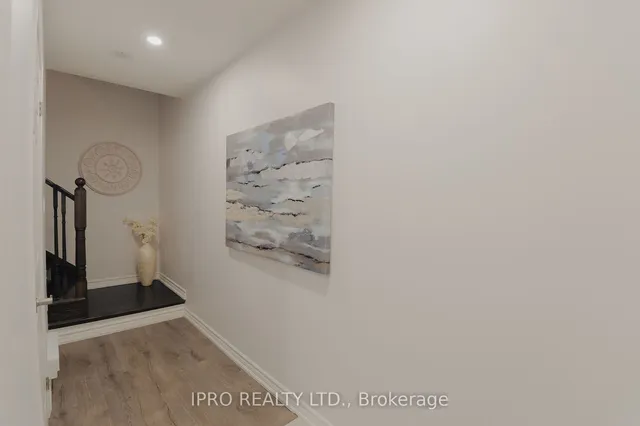 Additional image 3 of 992 Balsam Crt