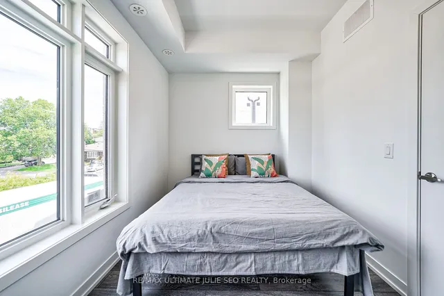 Additional image 33 of 27 SPRUCE PINES Cres