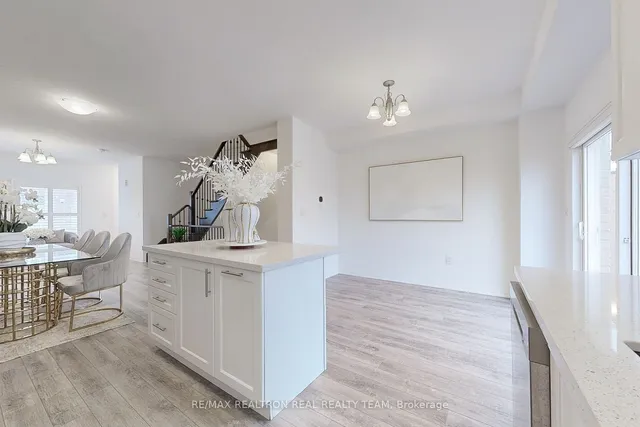 Additional image 13 of 28 Laguna Village Cres