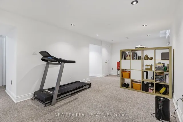 Additional image 36 of 2911 Addison St