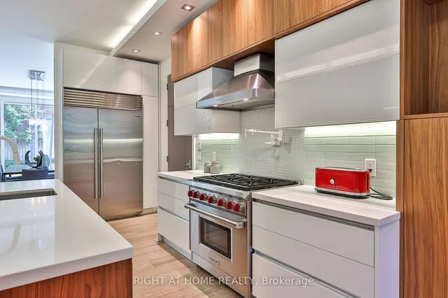 Additional image 11 of 179 Old Yonge St