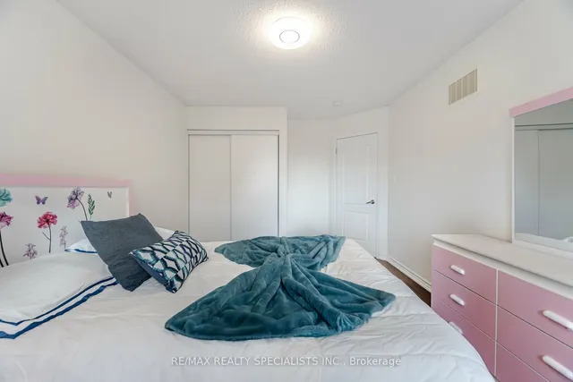 Additional image 25 of 369 Snoek Pt