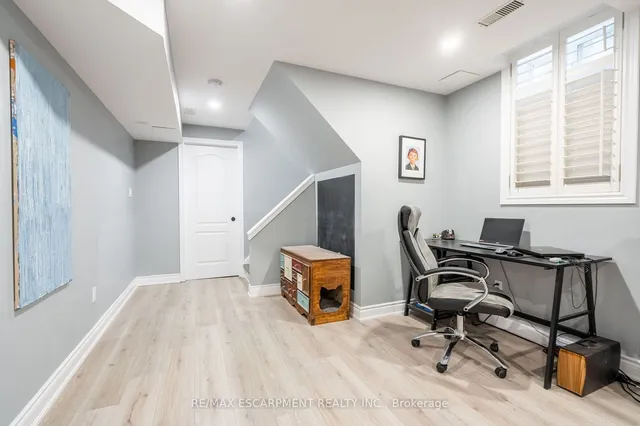 Additional image 30 of 71 Joshua Ave