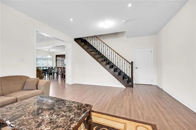 Additional image 42 of 3 Aldgate Ave