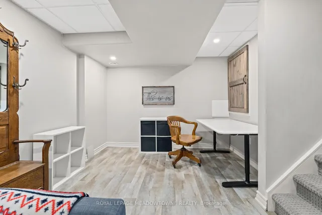 Additional image 30 of 648 Kerr Tr