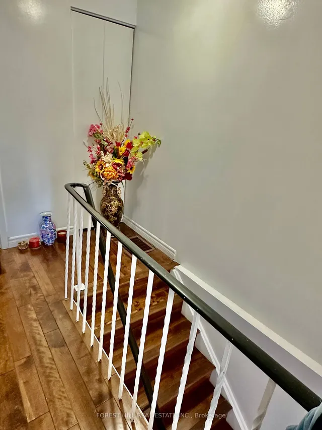 Additional image 18 of 28 Thorny Vineway