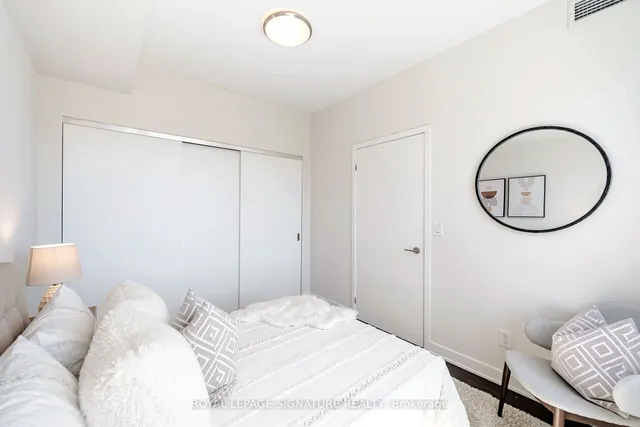 Additional image 17 of 400 Wellington St Unit 908