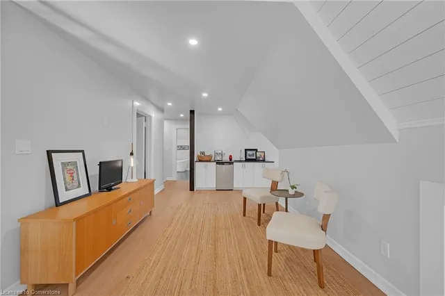 Additional image 35 of 114 Aberdeen Ave