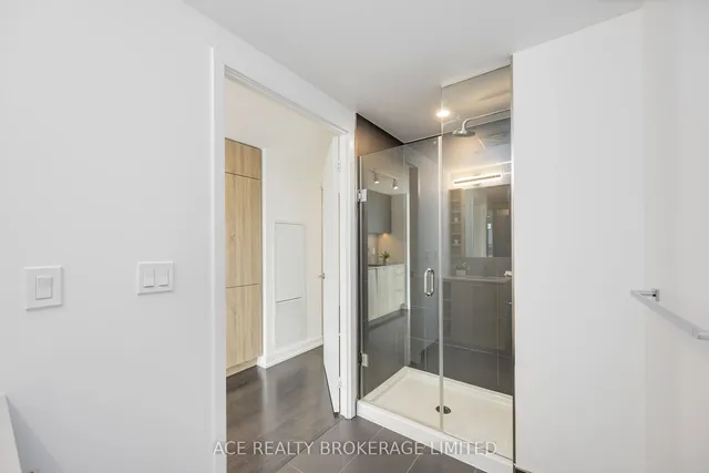 Additional image 30 of 19 Western Battery Rd Unit 2607