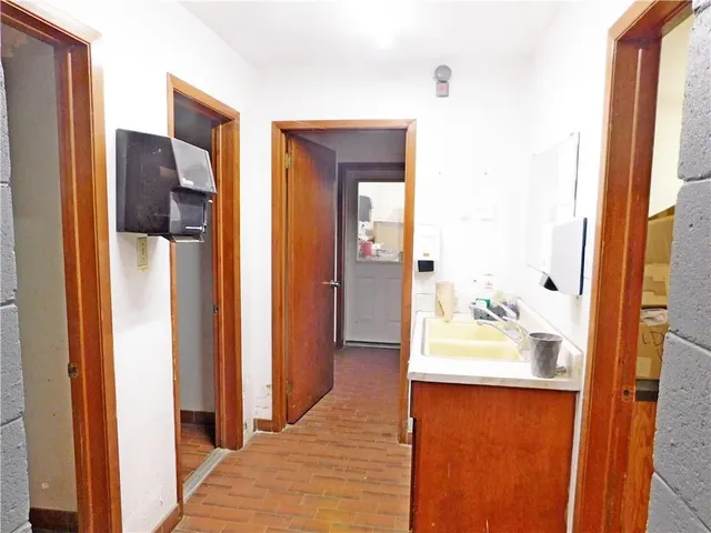 Additional image 21 of 7076 MCNIVEN Rd