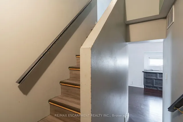 Additional image 16 of 200 Tragina Ave