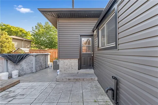 Additional image 31 of 6 Rideau Cres