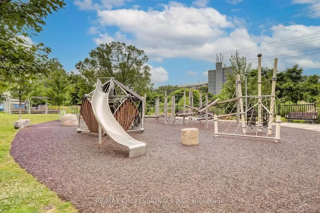 Additional image 39 of 10 Brin Dr Unit TH3