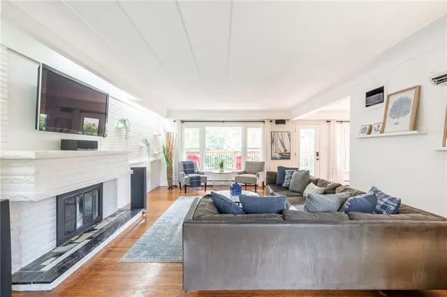 Additional image 6 of 702 KING Rd