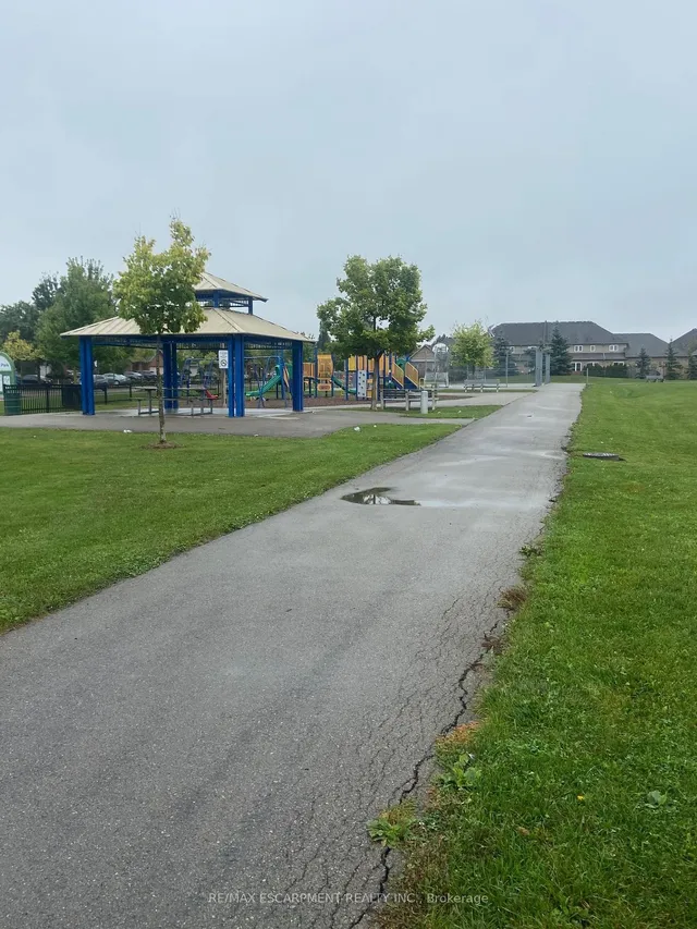 Additional image 39 of 44 PELECH Cres