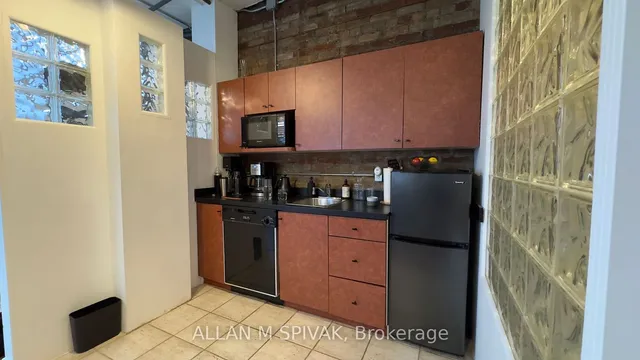 Additional image 11 of 1505 Dupont St