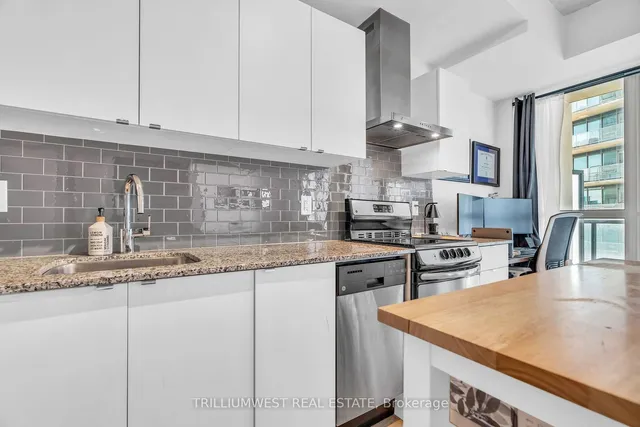 Additional image 17 of 51 East Liberty St Unit 1516