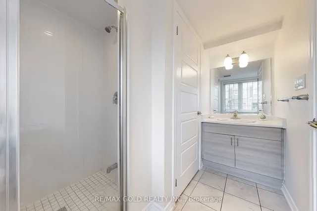 Additional image 22 of 86 Locker Pl