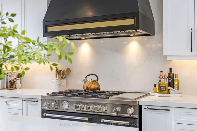 Additional image 8 of 714 Robertson Cres