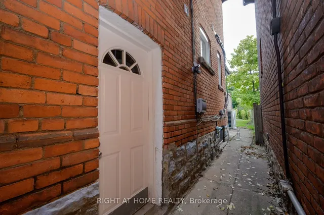 Additional image 23 of 72 Dundurn St