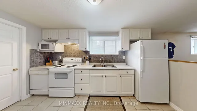 Additional image 35 of 1387 Marshall Cres