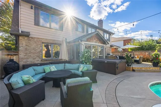 Additional image 42 of 2005 PARKLANE Cres