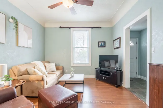 Additional image 9 of 202 CANADA St