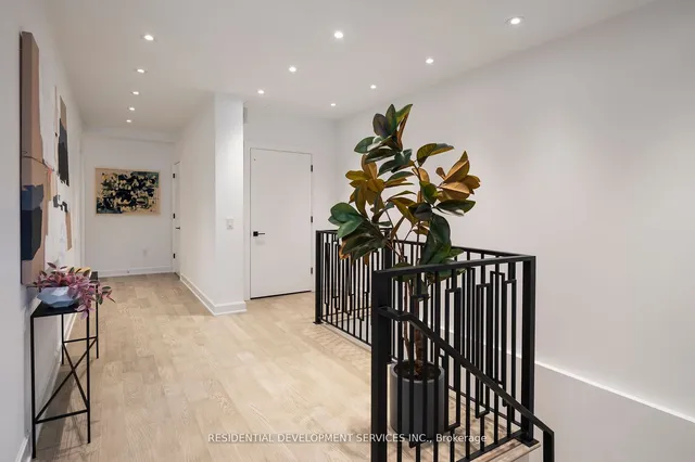 Additional image 18 of 1 Strathgowan Ave Unit 102