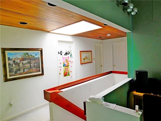 Additional image 28 of 7076 MCNIVEN Rd