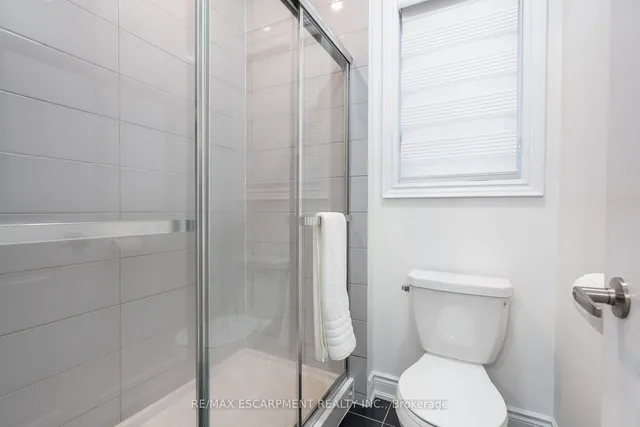 Additional image 31 of 158 Agro St