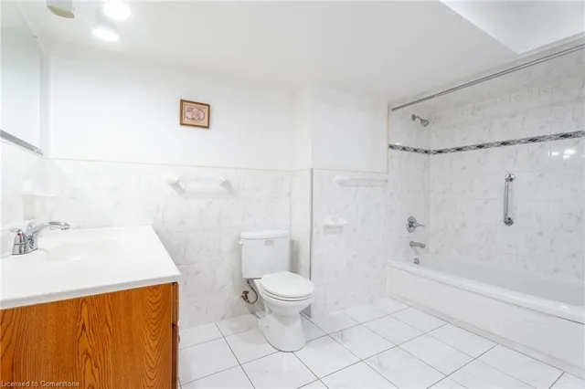 Additional image 41 of 54 Goldcrest Dr