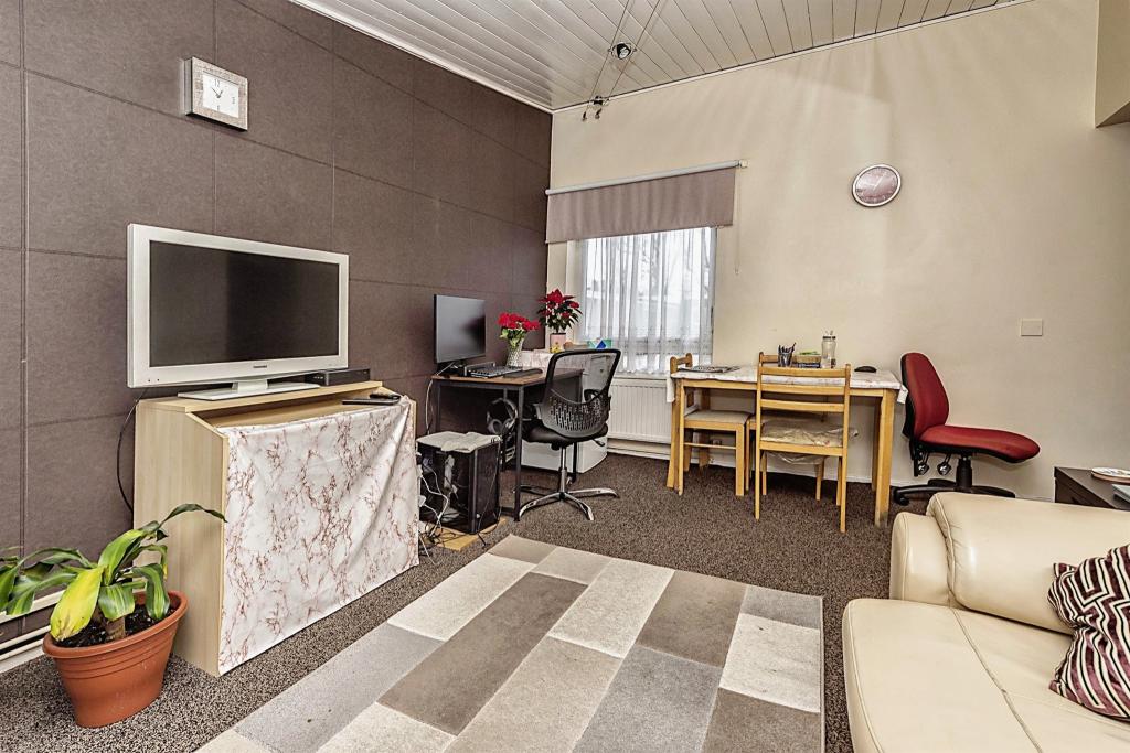 Additional image 13 of Bowling Close, Harpenden