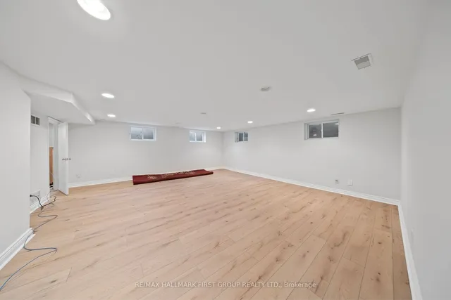 Additional image 32 of 257 Roseland Cres