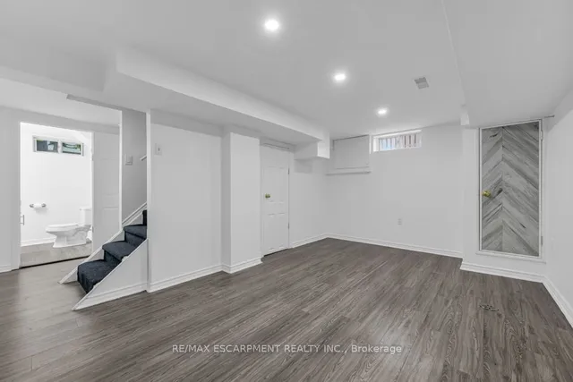 Additional image 16 of 34 SUMACH St