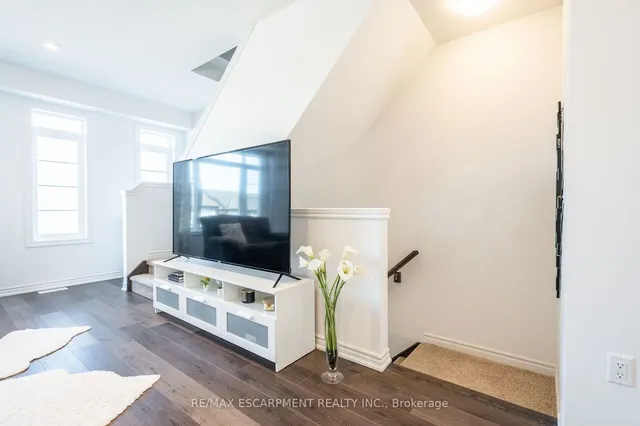 Additional image 8 of 61 Soho St Unit 68