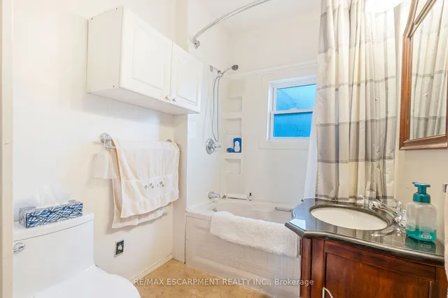 Additional image 12 of 528 Hughson St