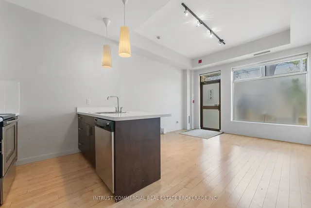 Additional image 31 of 3635 Dundas St