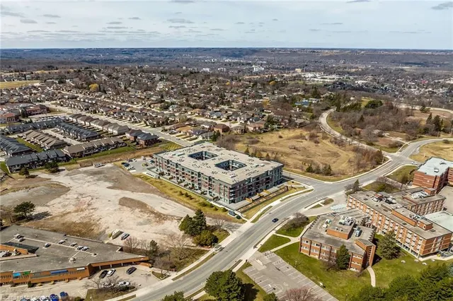 Additional image 13 of 1 Redfern Ave Unit 403