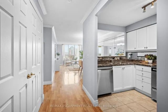 Additional image 4 of 442 Maple Ave Unit 1103