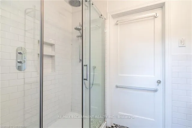 Additional image 21 of 56 Newton Ave