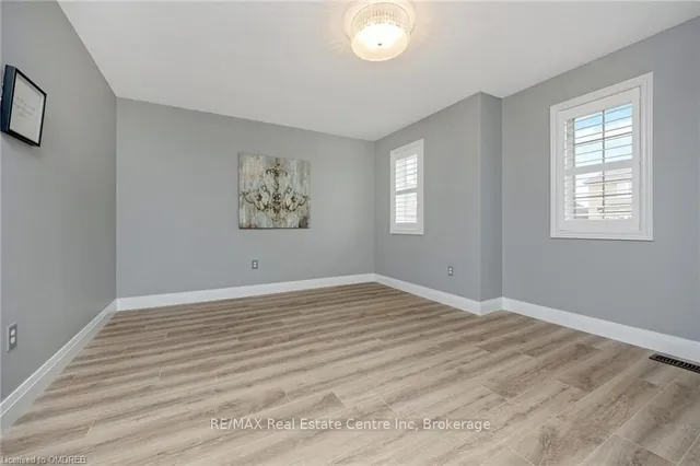 Additional image 31 of 567 SANDERSON Cres