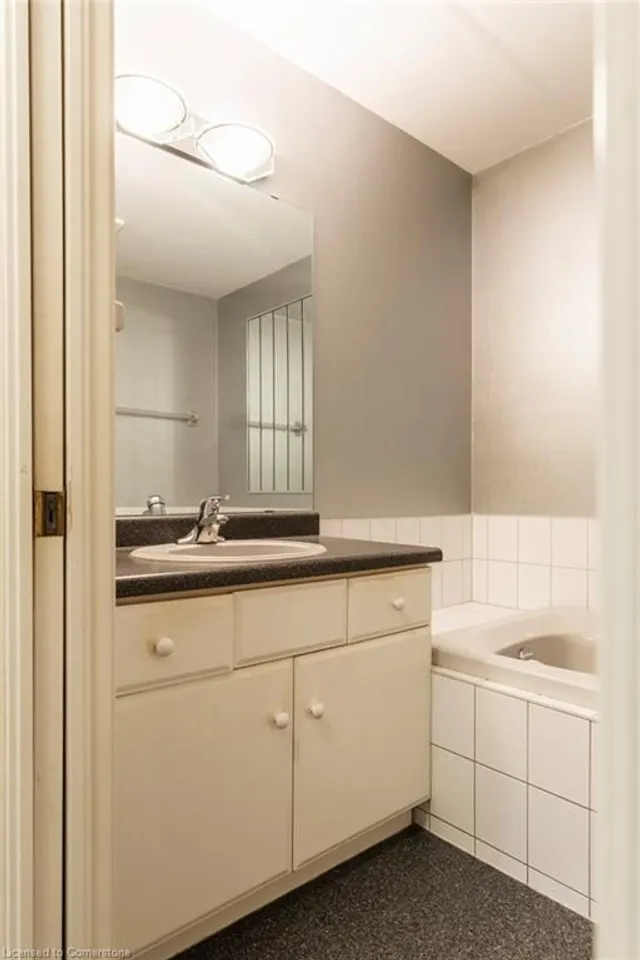 Additional image 32 of 60 Dundas St Unit 15