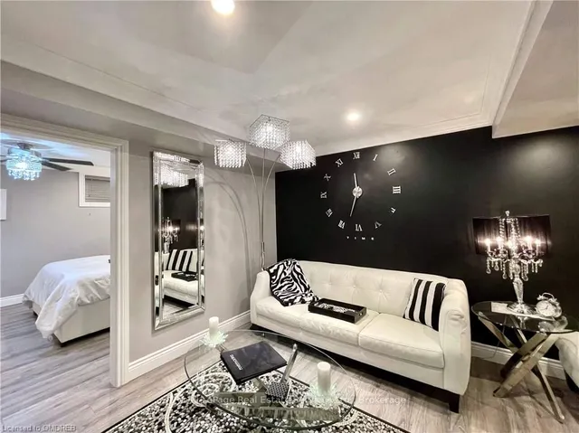 Additional image 23 of 184 DUNDAS St